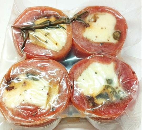 Рулет из тунца с сырной начинкой, шампиньонами и каперсами