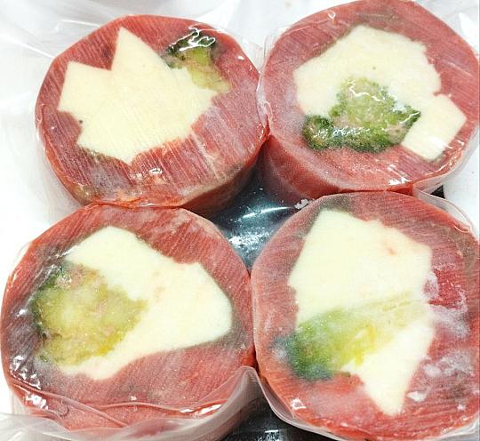 Рулет из нерки с сырной начинкой, брокколи и моцареллой