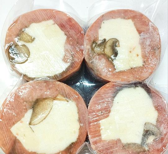 Рулет из кижуча с сырной начинкой и свежими шампиньонами 