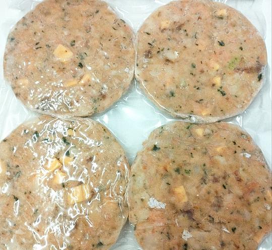 Котлеты из палтуса и форели с сыром и вялеными томатами 